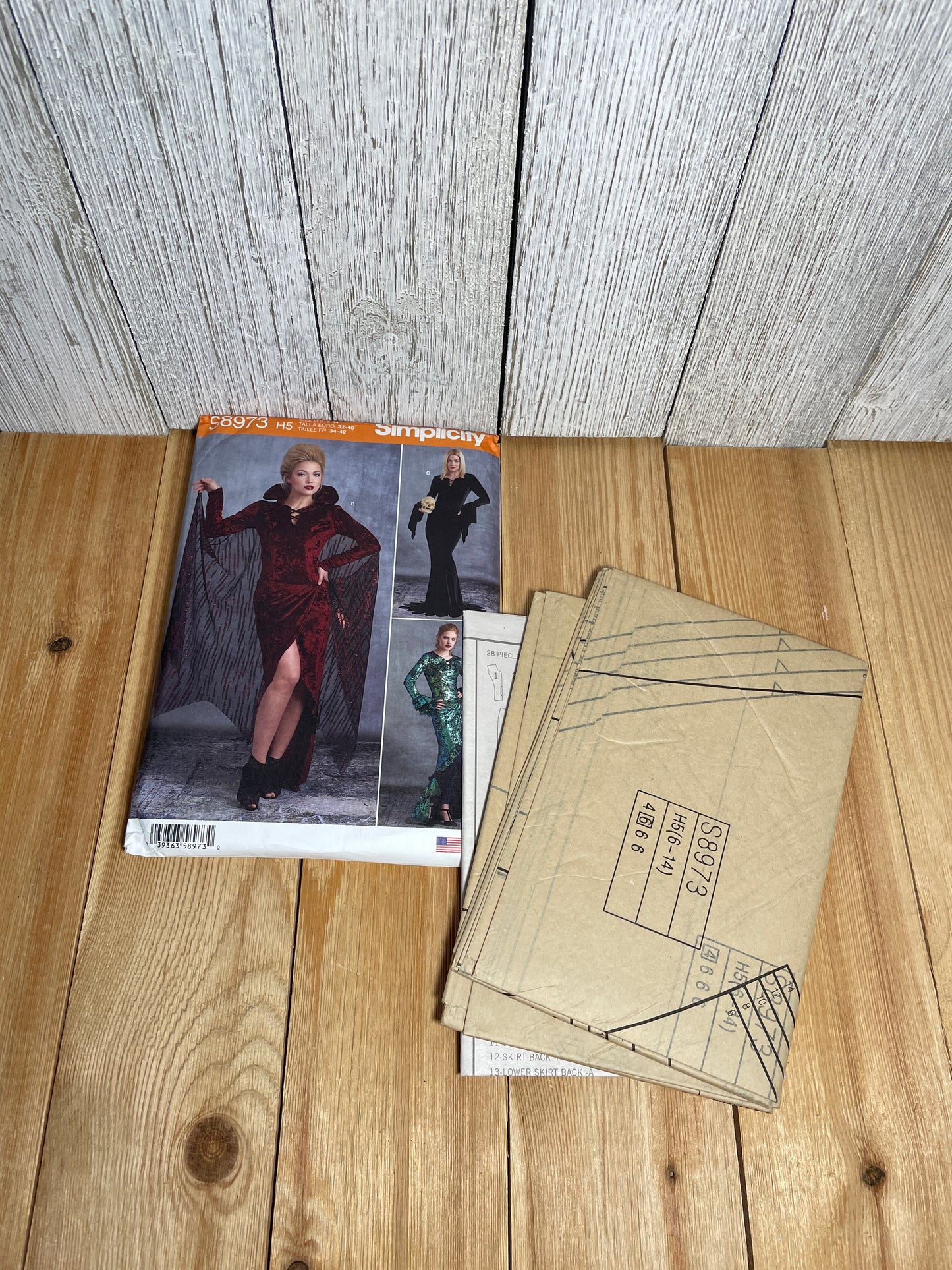 Simplicity S8973 Morticia Addams Goth Vampire Gown Costume Pattern Size 6-14 UNCUT FF Halloween