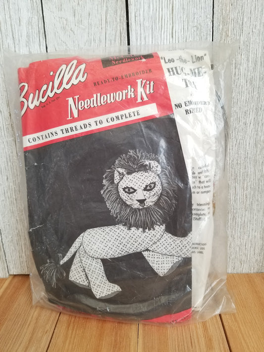 Vintage Bucilla Leo the Lion Hug Me Toy Unopened Kit 3168