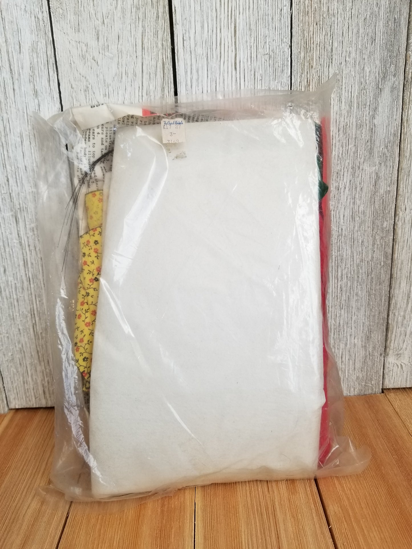 Vintage Bucilla Leo the Lion Hug Me Toy Unopened Kit 3168