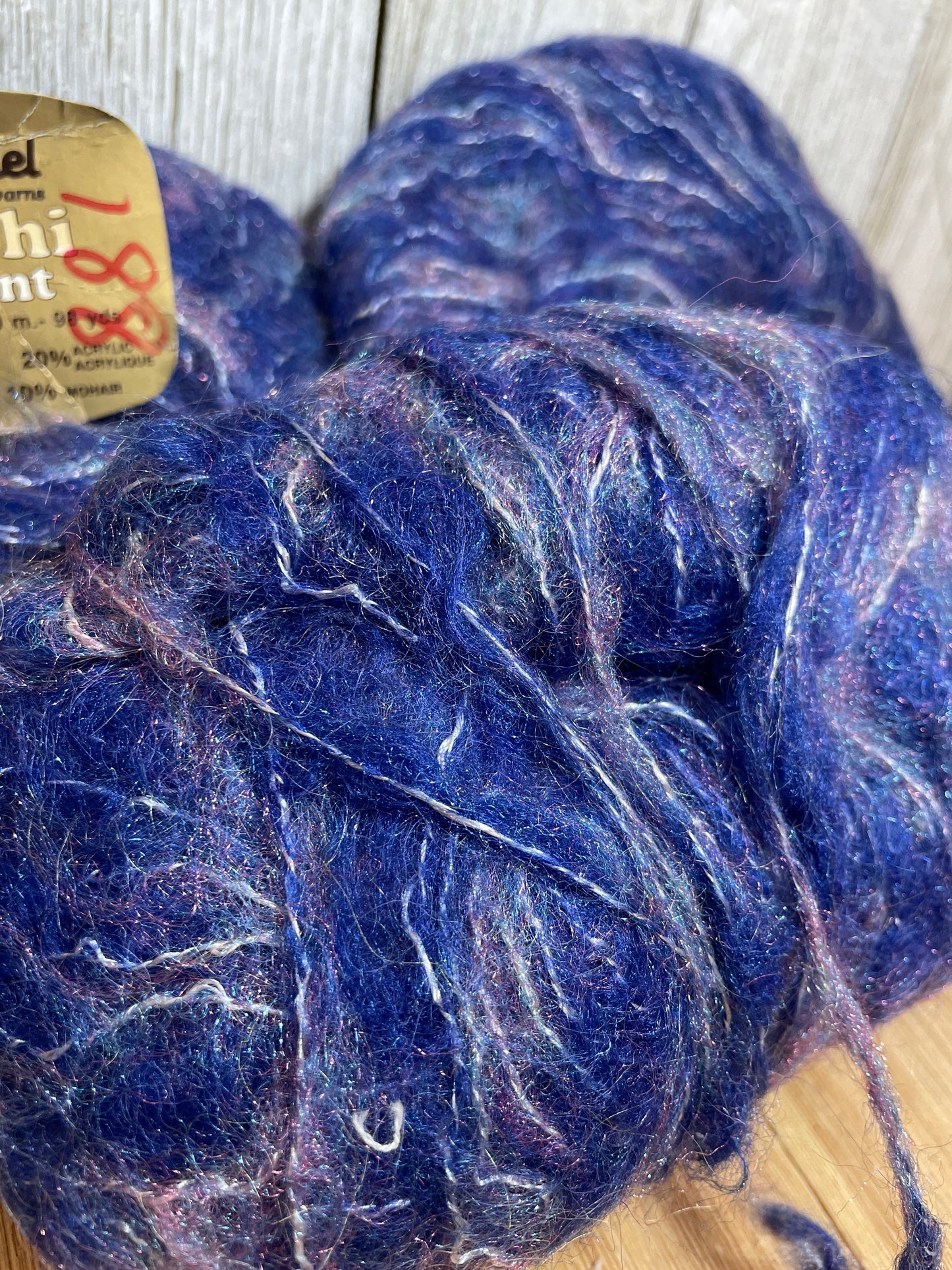Les fils marnel Yarns Chi chi Brillant color 825. 3 skein bundle