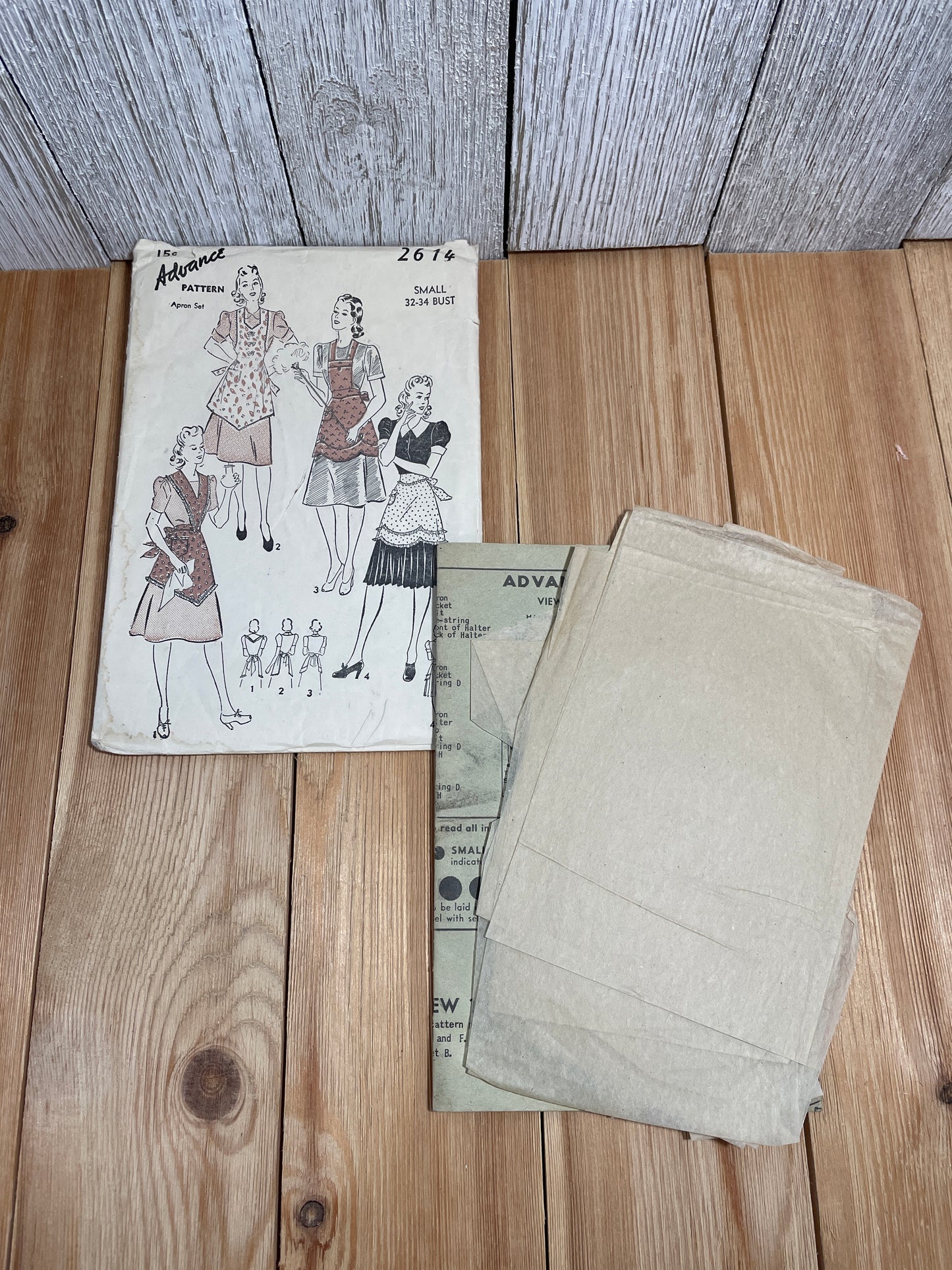 Advance Pattern 2614 Pointed Tiered Ruffled Apron Size Small 32"-34" Bust Pattern