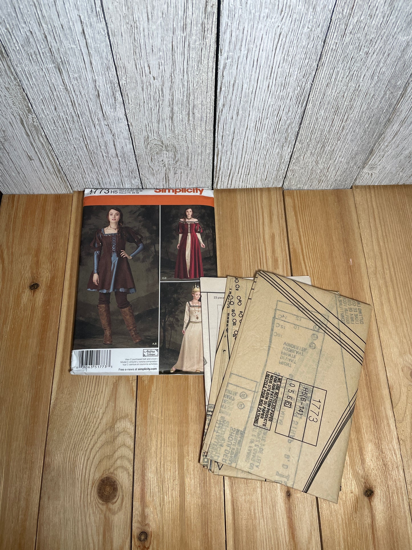 Simplicity 1773 Medieval Renaissance Cosplay Fantasy Gown Costume Pattern Size 6-14 UNCUT FF Halloween