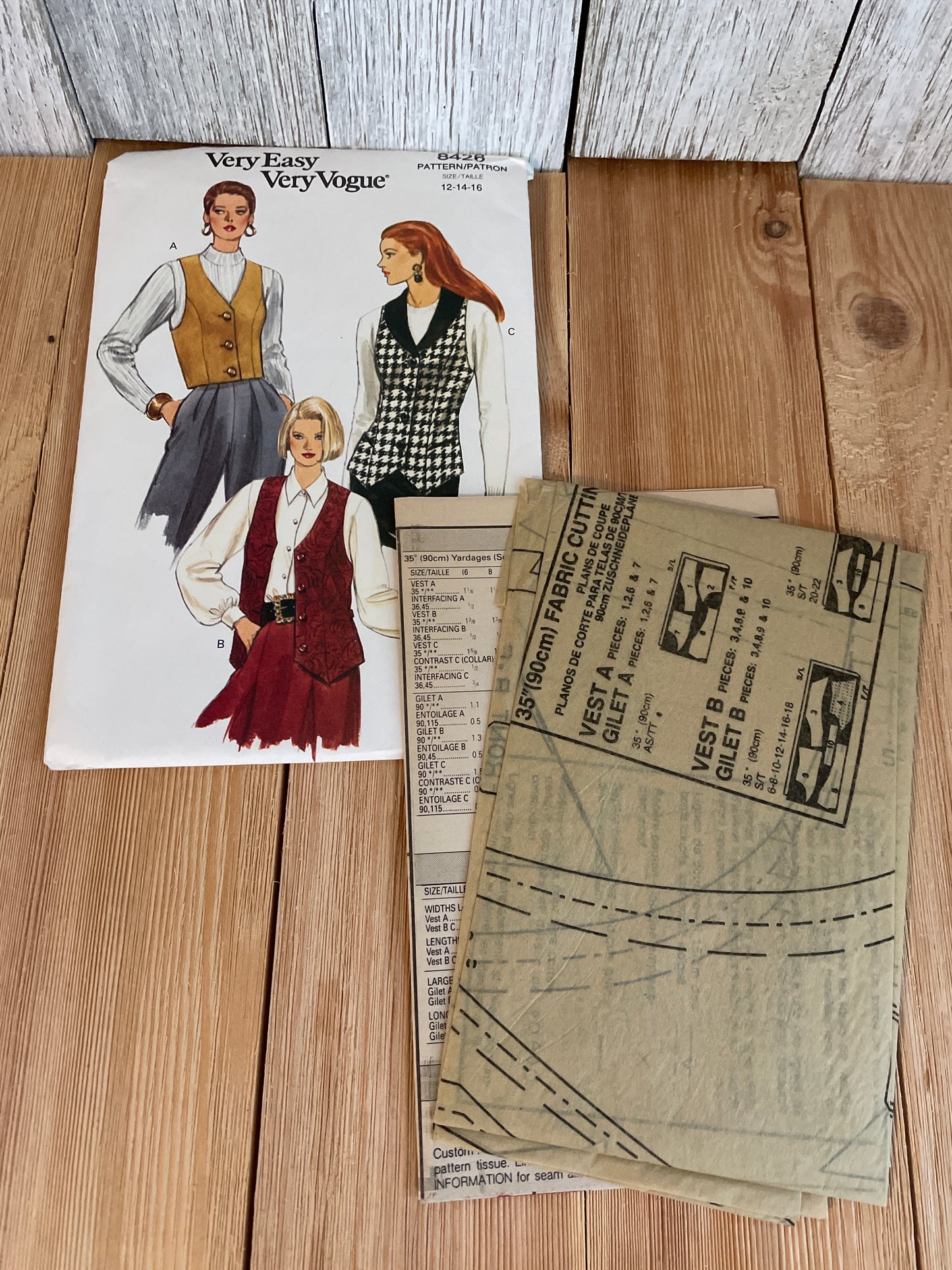 Vogue 8426 Simi Fitted Misses/ Misses Petite Vest Size 12-16 Pattern UNCUT FF