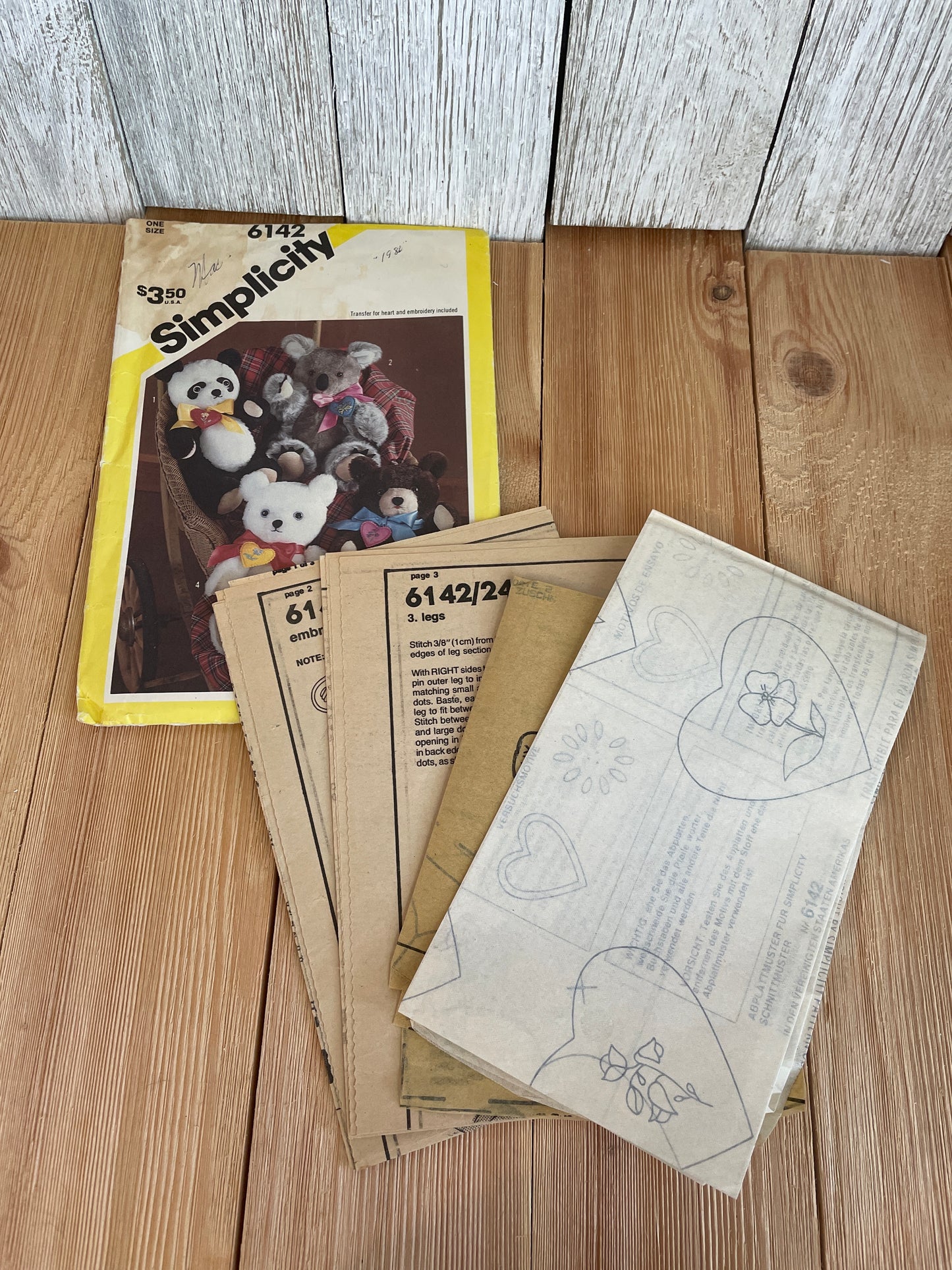 Simplicity 6142 Four Chic Stuffed Bears Transfers included Pattern UNCUT FF