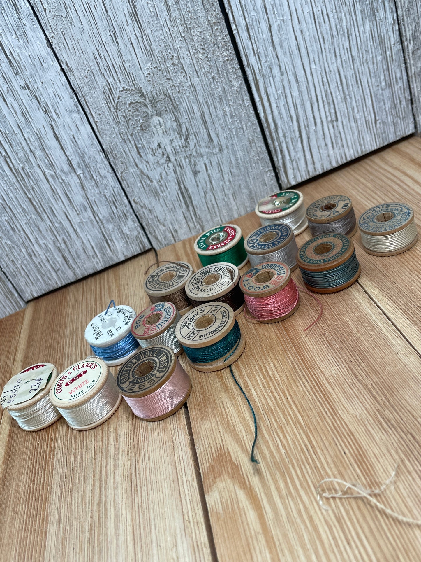 Buttonhole 100% Silk Thread Wood Mini Spools 25 Pieces Vintage Flyfishing Darning Buttonhole Repair Bundle