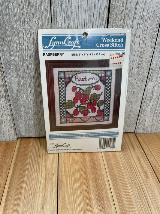 Lynn Craft Weekend Cross Stitch Raspberry Kit #51 75 NEW UNOPEN