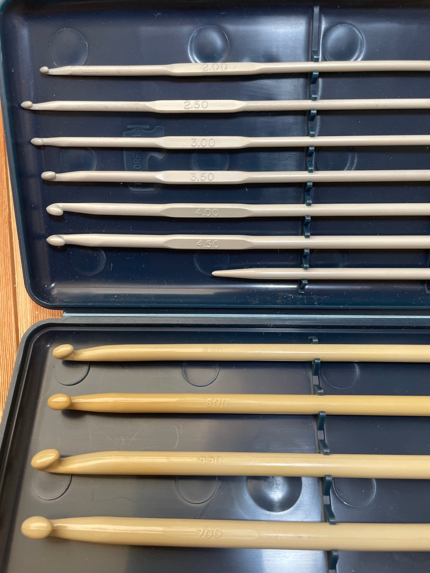 12 PC Assorted Crochet Hook Starter Pack Sizes US 2-10 With Blue Case Perfect for Beginners