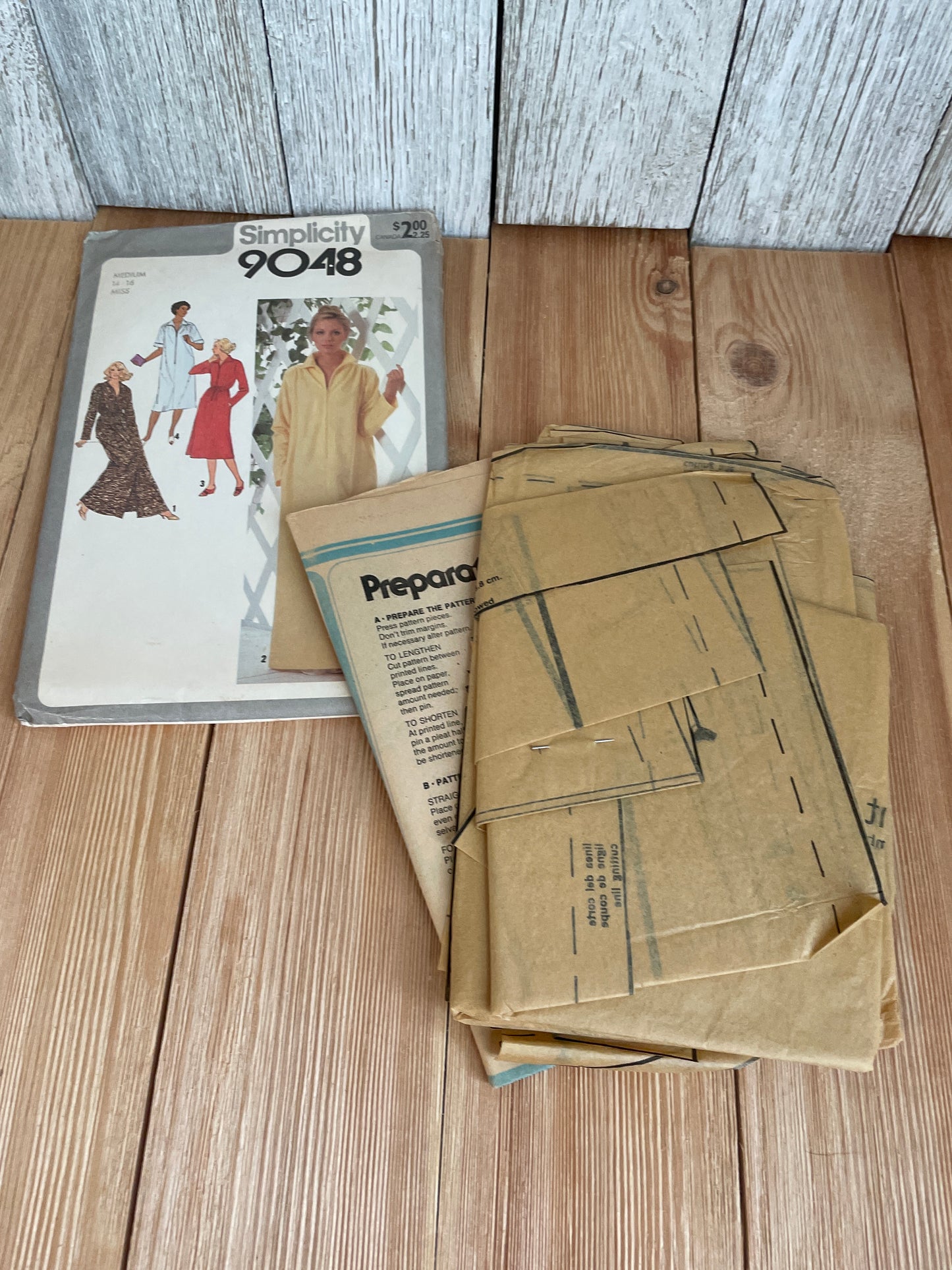 Simplicity 9048 misses Robe Size Medium 14-16 Sewing Pattern Complete
