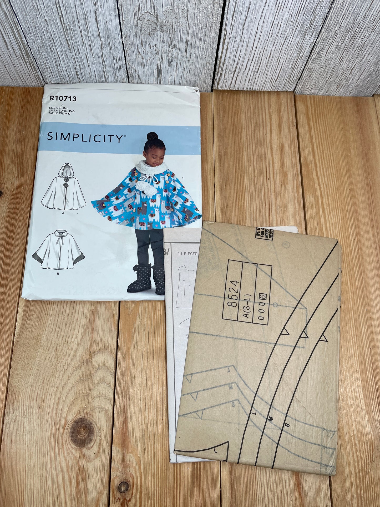 Simplicity R10713 Kids Pancho/ Cape with Hood Size S-L Pattern Uncut FF