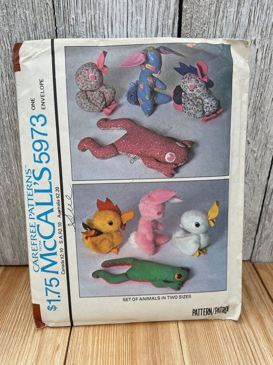 Carefree Patterns from McCalls Crafts 5973 Set of Animals in Two Sizes Pattern UNCUT FF