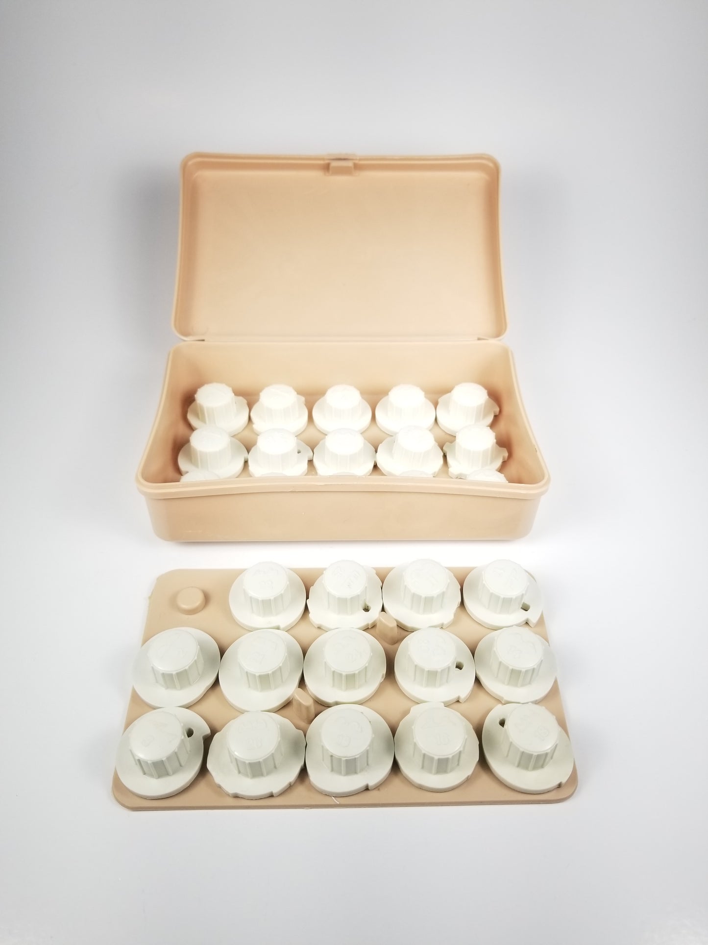 Deluxe Zigzag Sewing Machine Attachments 29 attachments box and plate