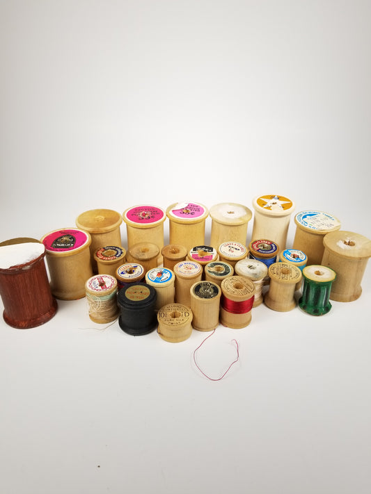 Vintage Lot of 28 Wood Thread Spools Nearly Empty Crafts Projects Mixed Sizes Wooden