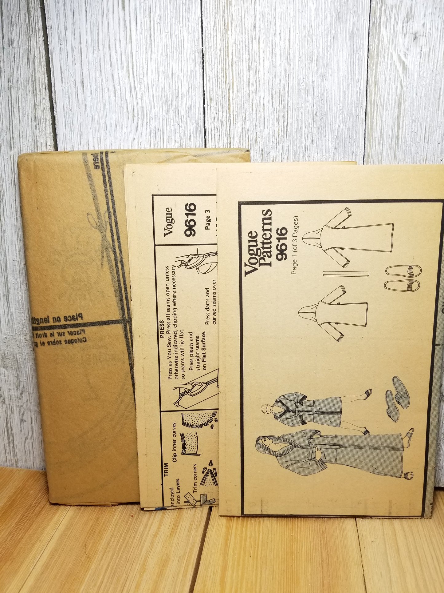 Vogue 9616 VINTAGE Men's Robe and Slippers Pattern Vogue Patterns for Men Size Medium Uncut FF