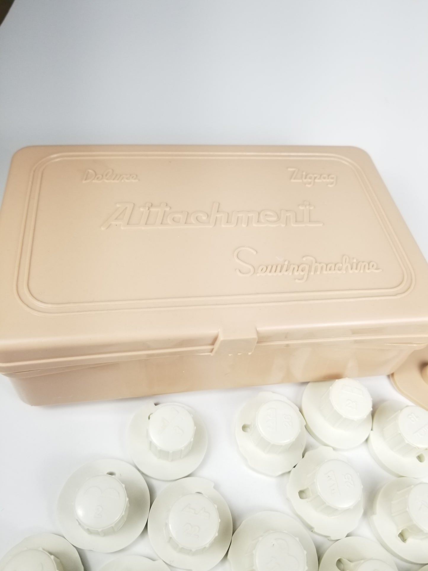 Deluxe Zigzag Sewing Machine Attachments 29 attachments box and plate