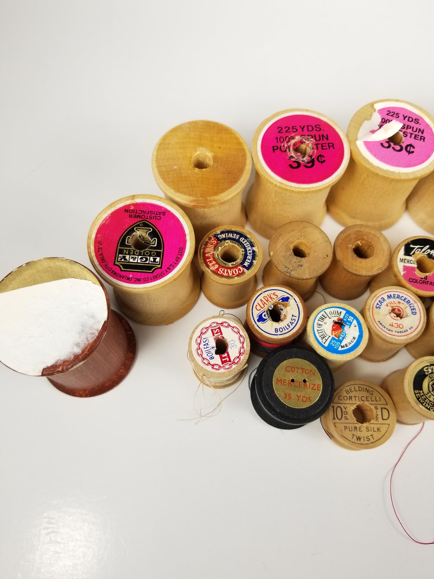 Vintage Lot of 28 Wood Thread Spools Nearly Empty Crafts Projects Mixed Sizes Wooden