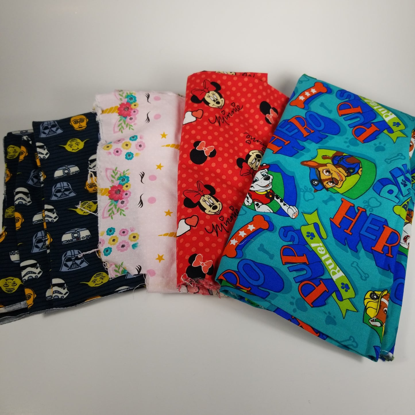 FABRIC Kids bundle disney starwars, minnie mouse, unicorns and paw patrol (lot of 4)