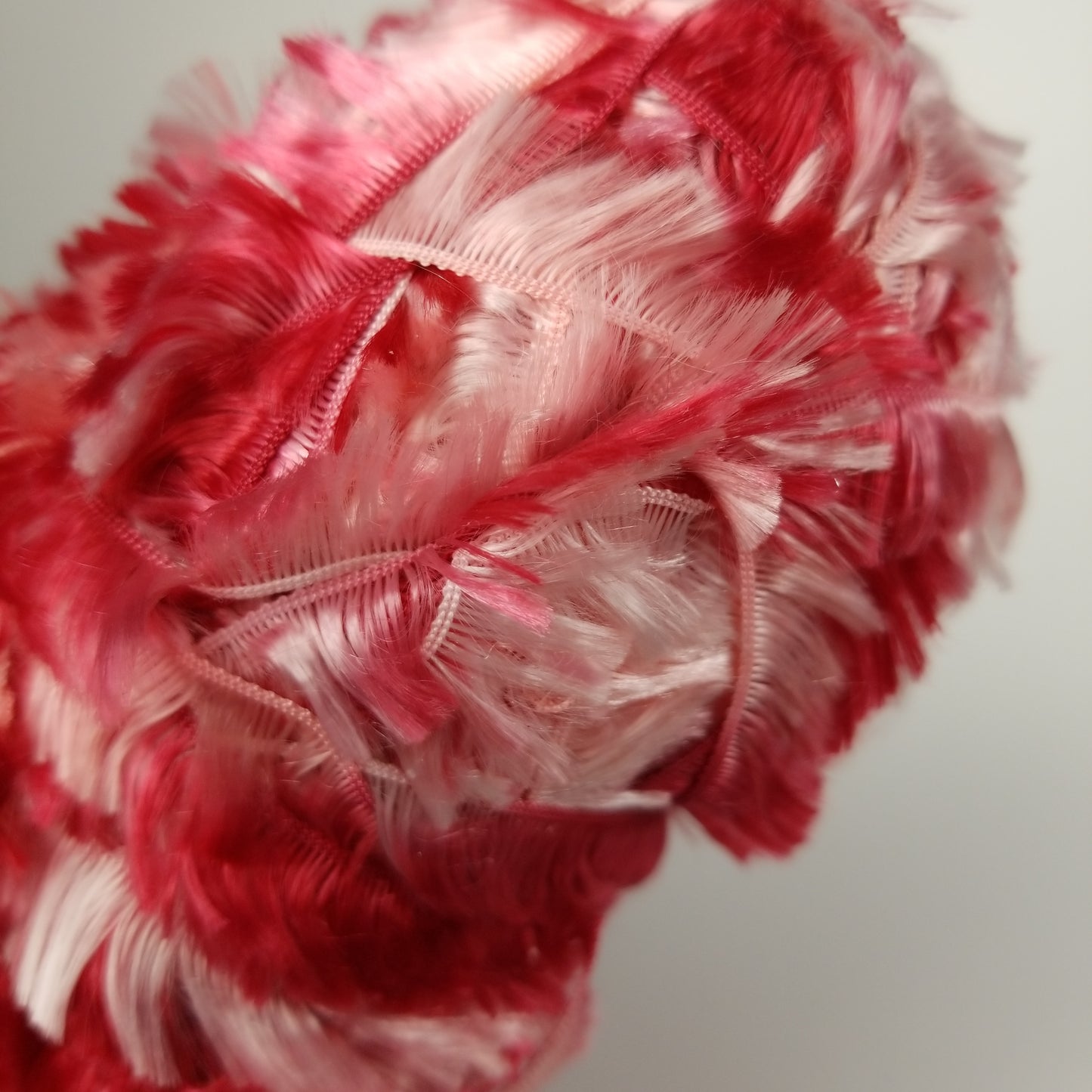 Fur yarn red and pink