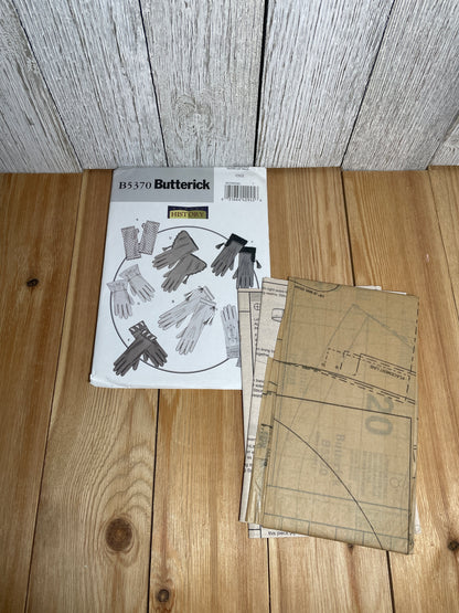 Butterick B5370 Historic Gloves Pattern Fingerless, Riding, Ballgown Gloves Size 7"-9" UNCUT FF