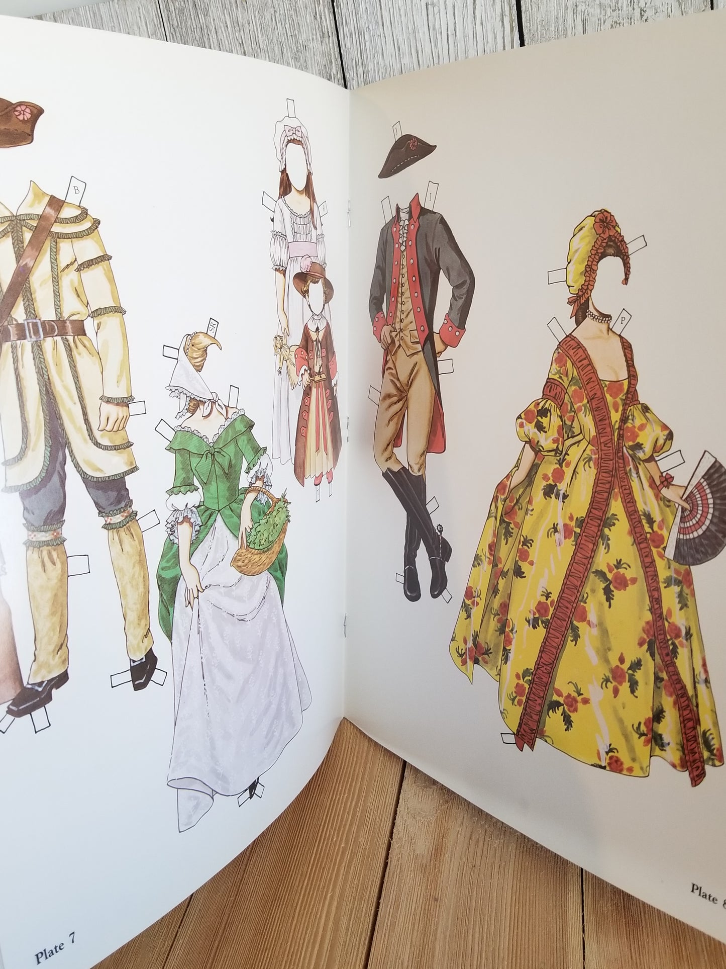 Uncut Paper Dolls in Full Color by Tom Tierney Book New