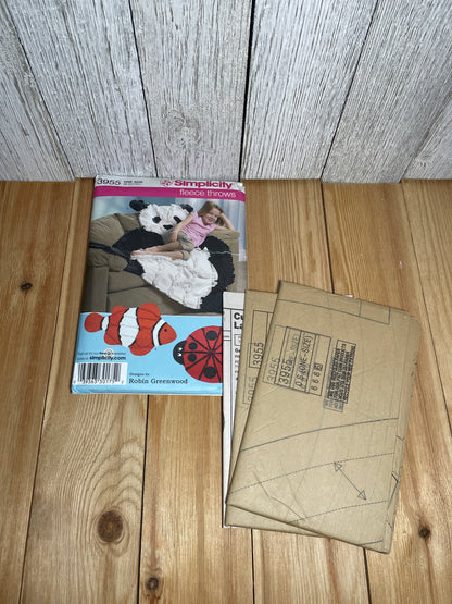 Simplicity 3955 Fleece Throws Panda, Clown Fish, Lady Bug Blanket Pattern UNCUT FF