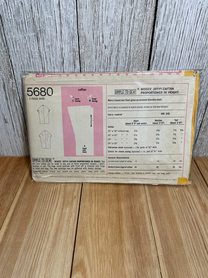 Simplicity 5680 Vintage Caftan, Kimono, Loungewear One Size Pattern Complete
