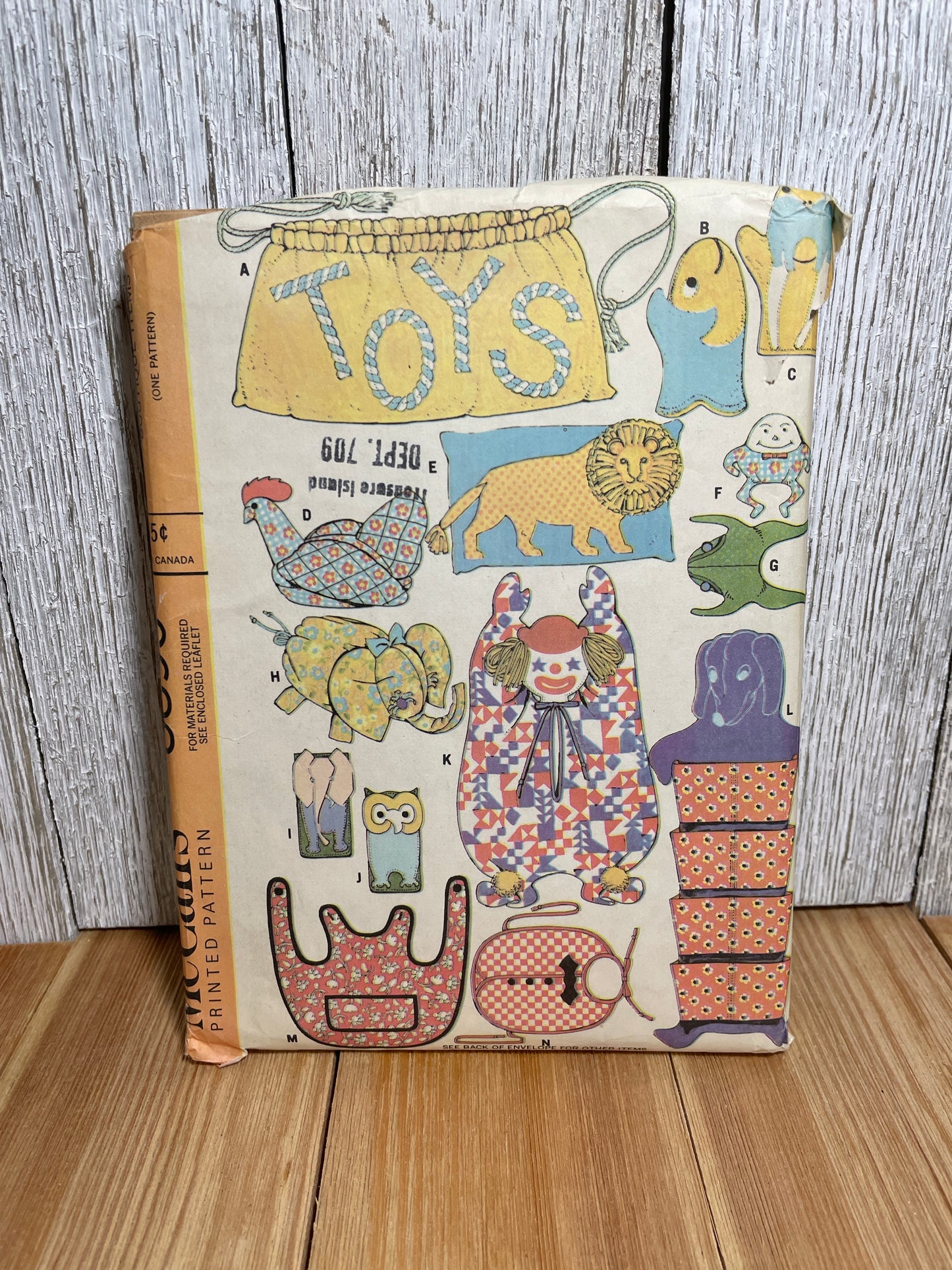 McCall's Crafts 8895 Vintage Boutique Patterns Lion Pillow, Toy Sack, Clown Bib Pattern UNCUT FF