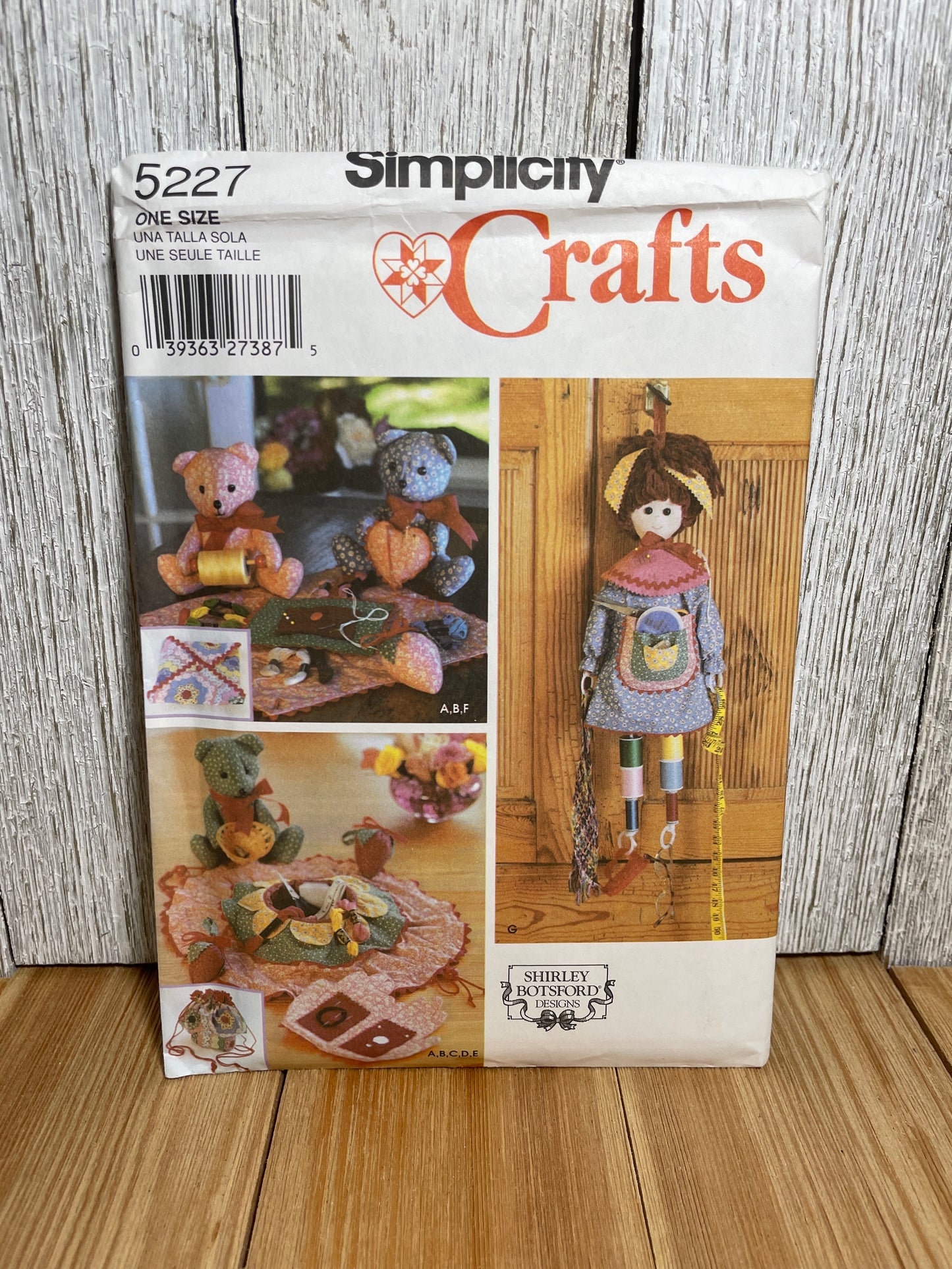 Simplicity Crafts 5227 Sewing Accessories Pin Cushion, Sewing Kit, Needle Holder, Thread Spool One Size Pattern UNCUT FF