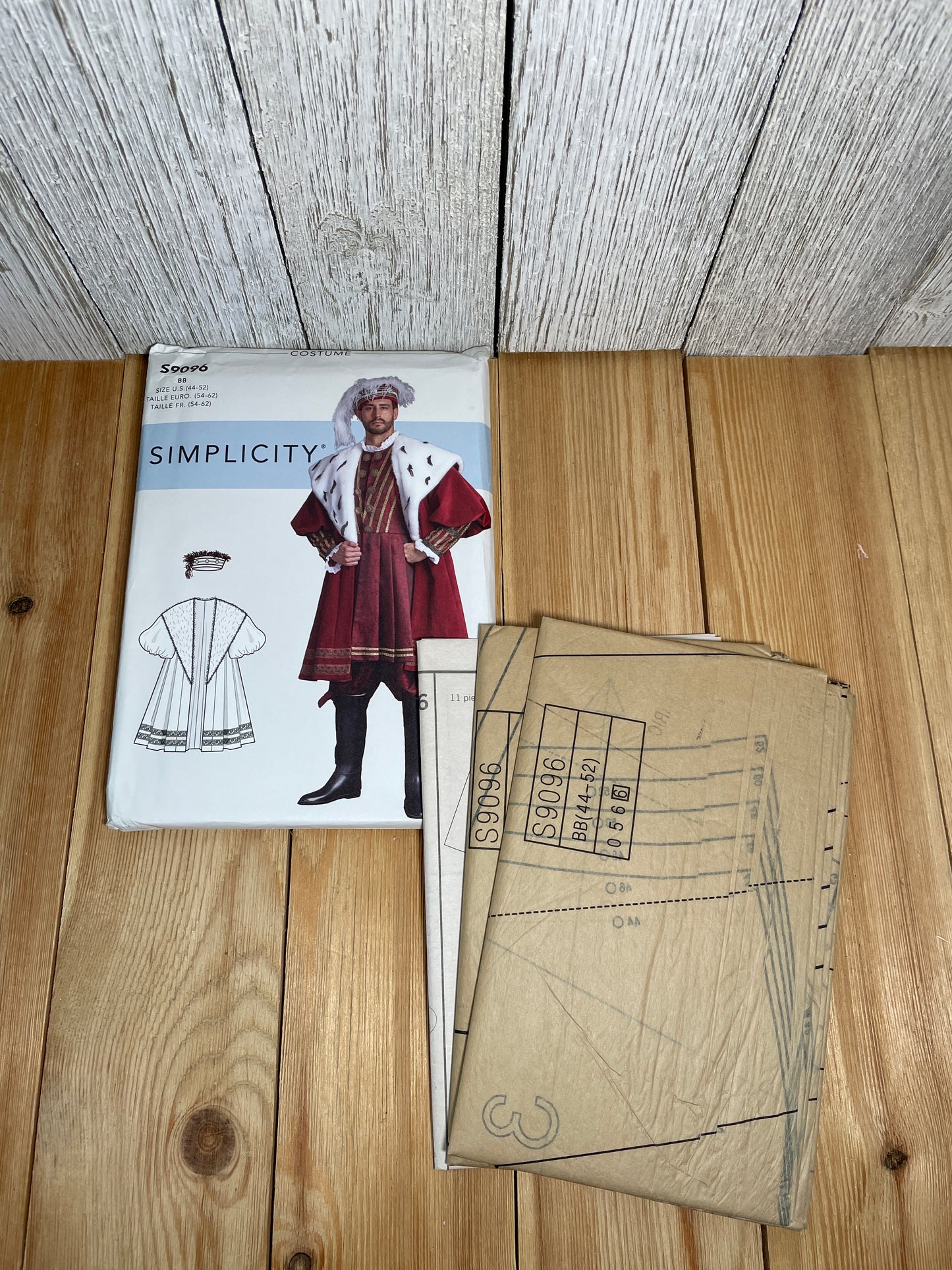 Simplicity S9096 Men's King Coat and Hat Size 34-52 Pattern UNCUT FF Halloween Costume