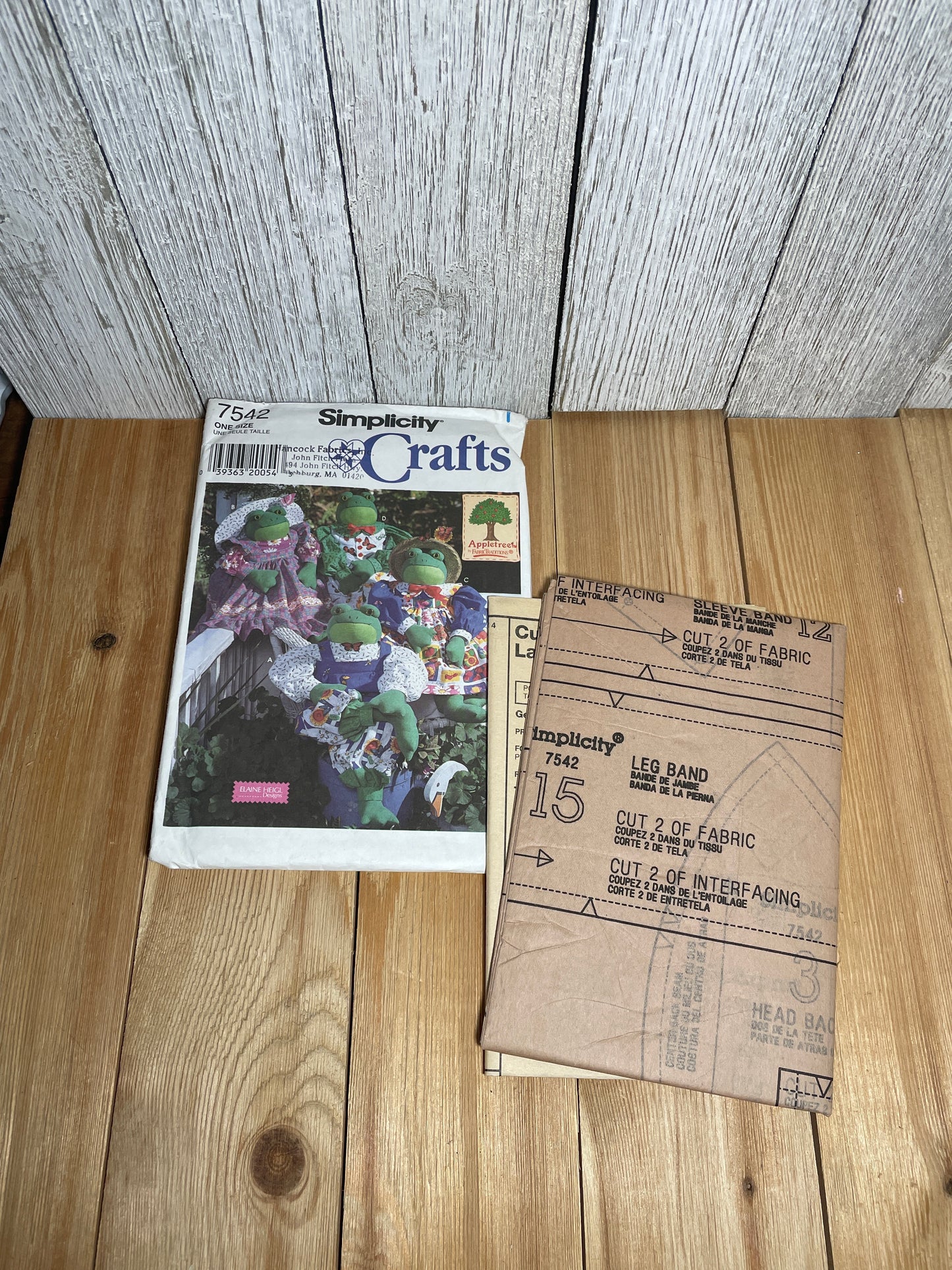 Simplicity Crafts 7542 Long Leg Frog and Clothes Dress, Top and Pants Pattern UNCUT FF