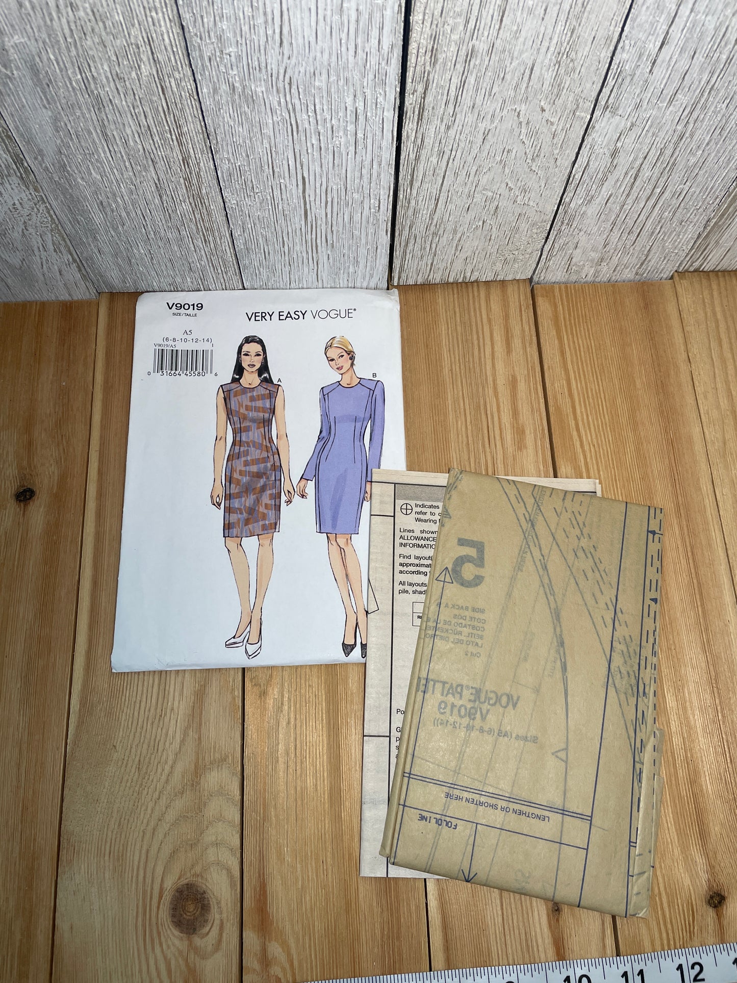 Vogue V9019 Misses Petite Princess Seams Dress Sizes 6-14 Uncut FF Sewing Pattern