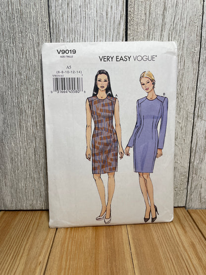 Vogue V9019 Misses Petite Princess Seams Dress Sizes 6-14 Uncut FF Sewing Pattern