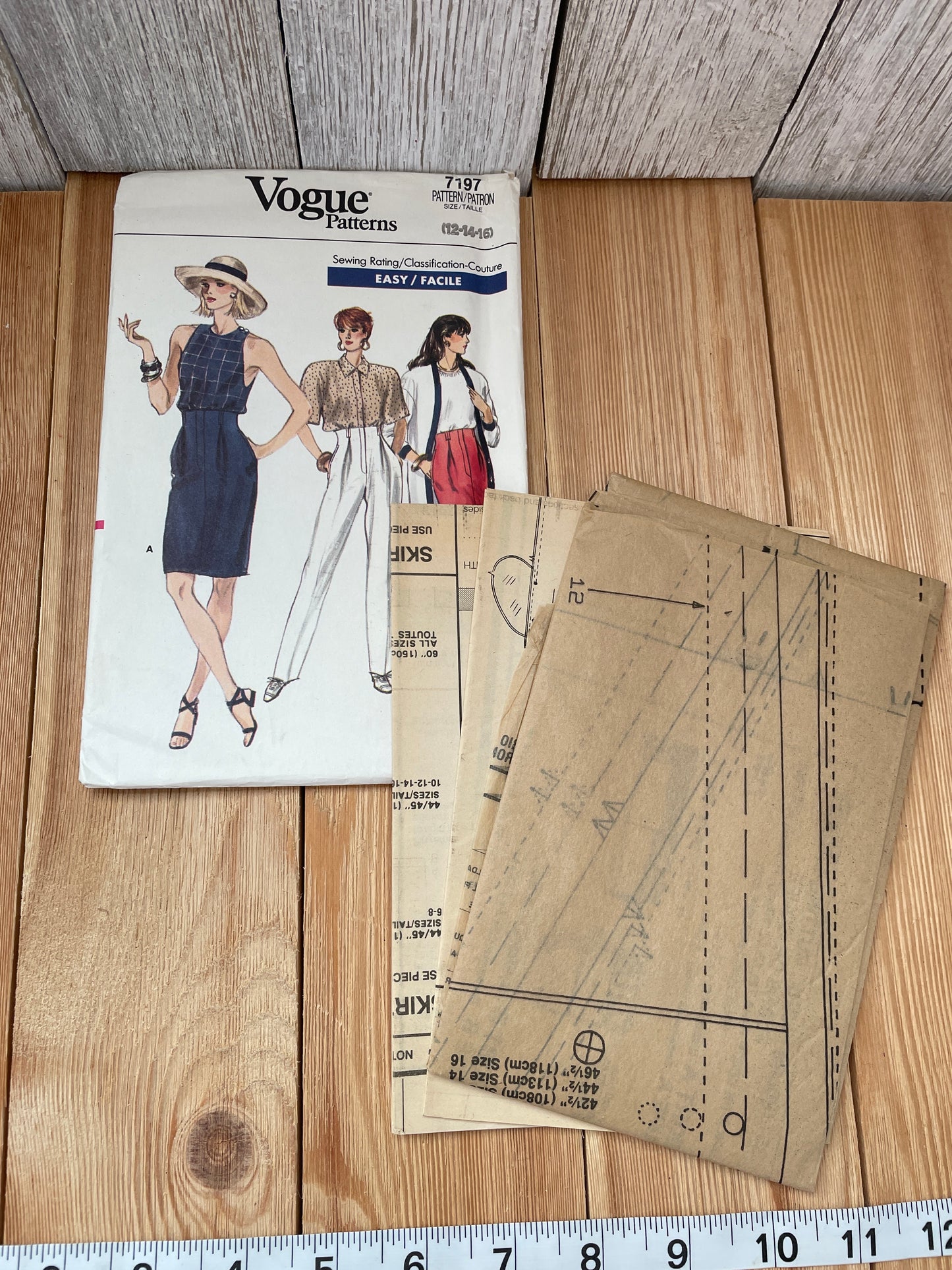 Rare Vogue 7197 Misses High Waisted Pants & Skirt Size 12 14 16 Uncut FF Sewing Pattern