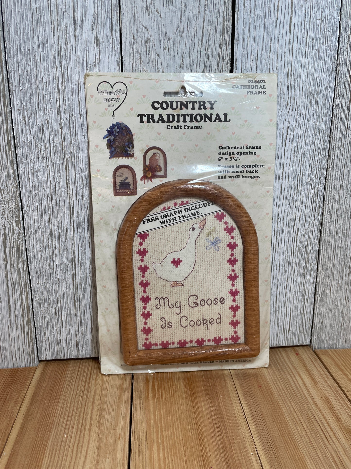 What's New Country Traditional Craft Frame Cathedral Frame 014401