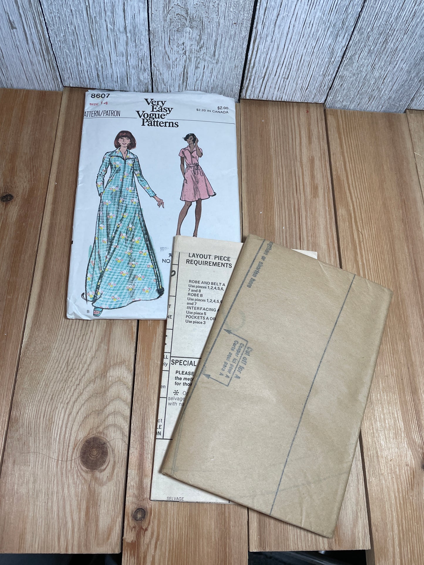 Vogue 8607 Zippered Robe Pattern Size 14 Uncut FF