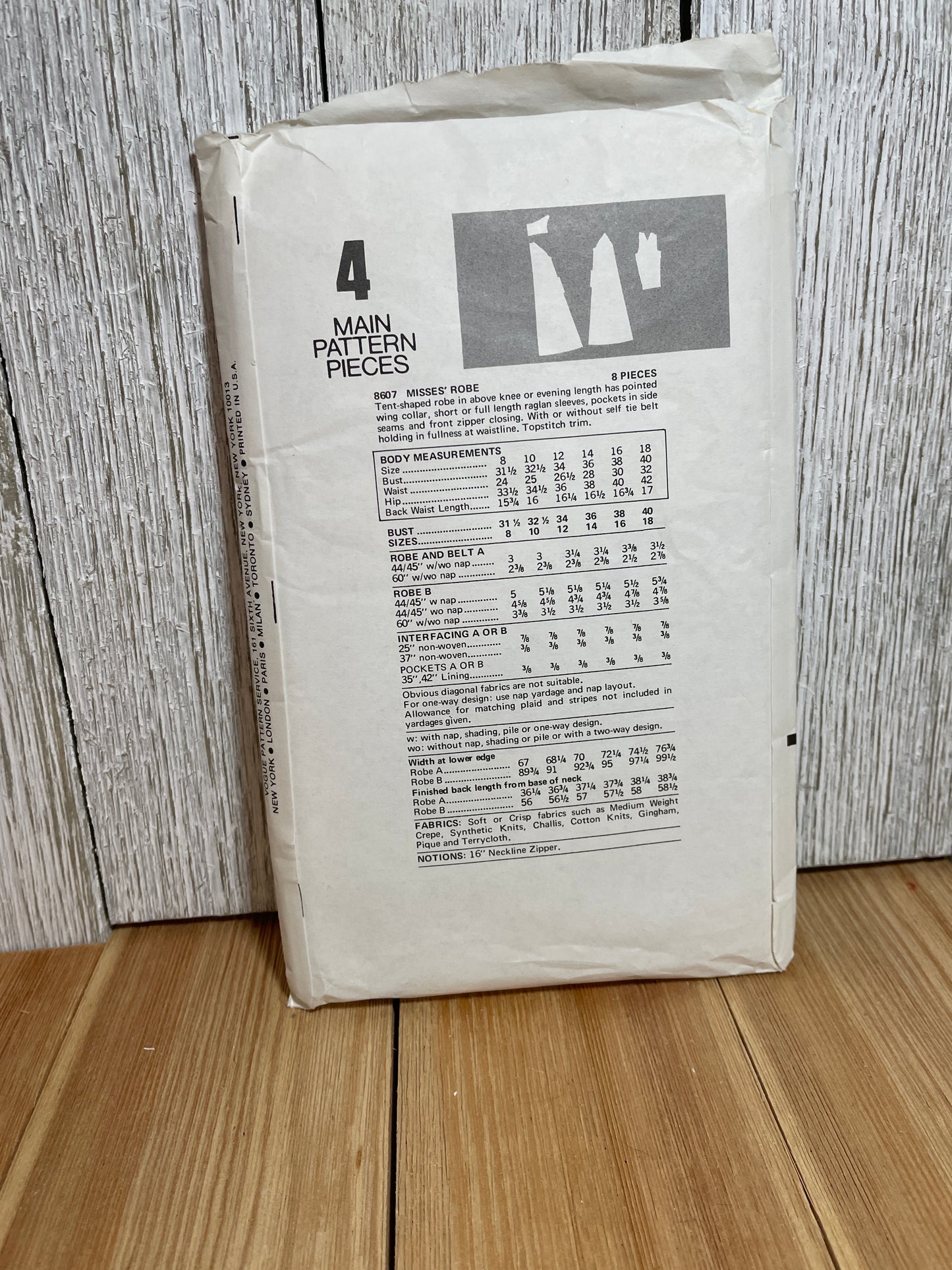 Vogue 8607 Zippered Robe Pattern Size 14 Uncut FF