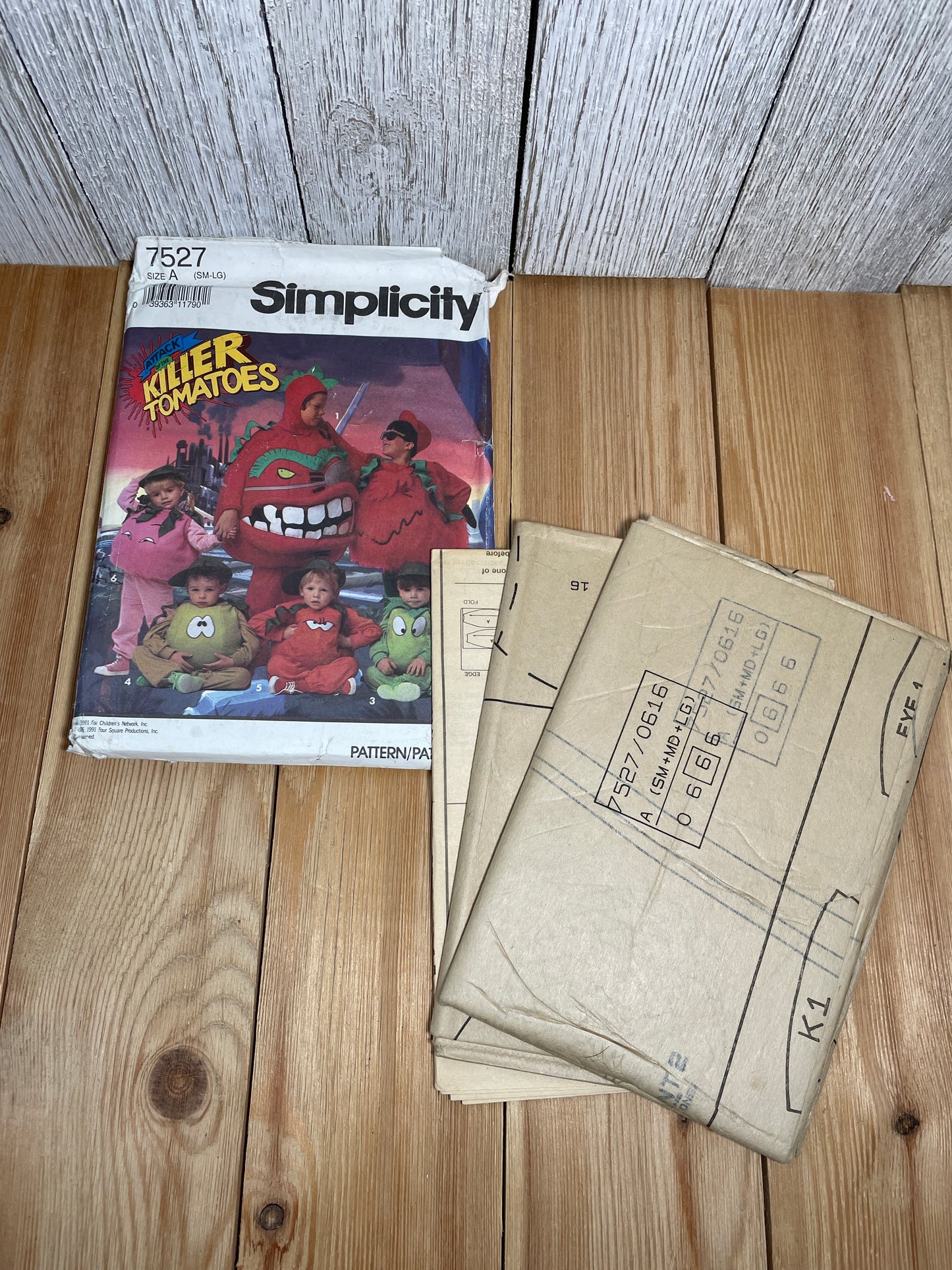 Simplicity 7527 Attack of the Killer Tomatoes Children's Tomato Costume Size Sm-Lg Pattern UNCUT FF Halloween Costume