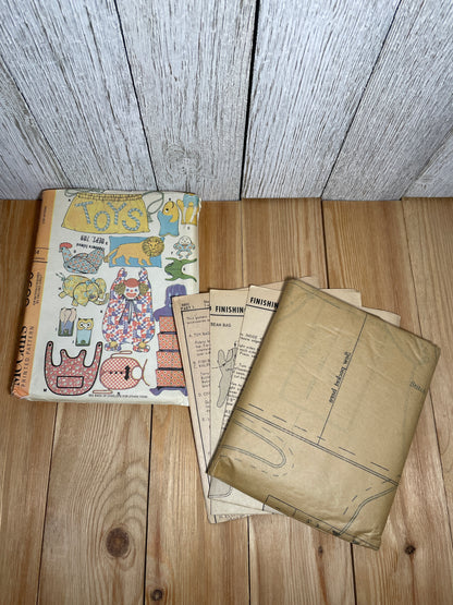 McCall's Crafts 8895 Vintage Boutique Patterns Lion Pillow, Toy Sack, Clown Bib Pattern UNCUT FF