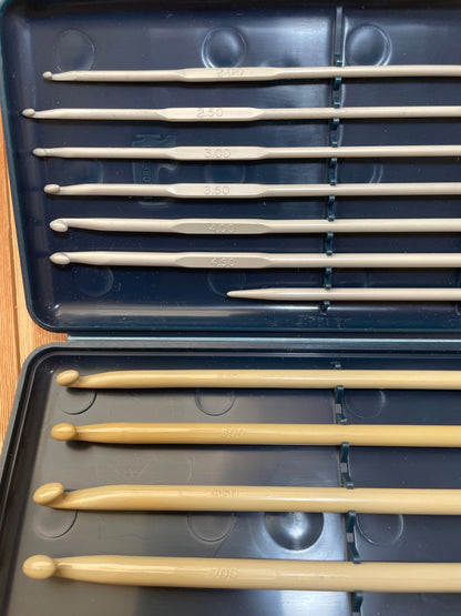 12 PC Assorted Crochet Hook Starter Pack Sizes US 2-10 With Blue Case Perfect for Beginners