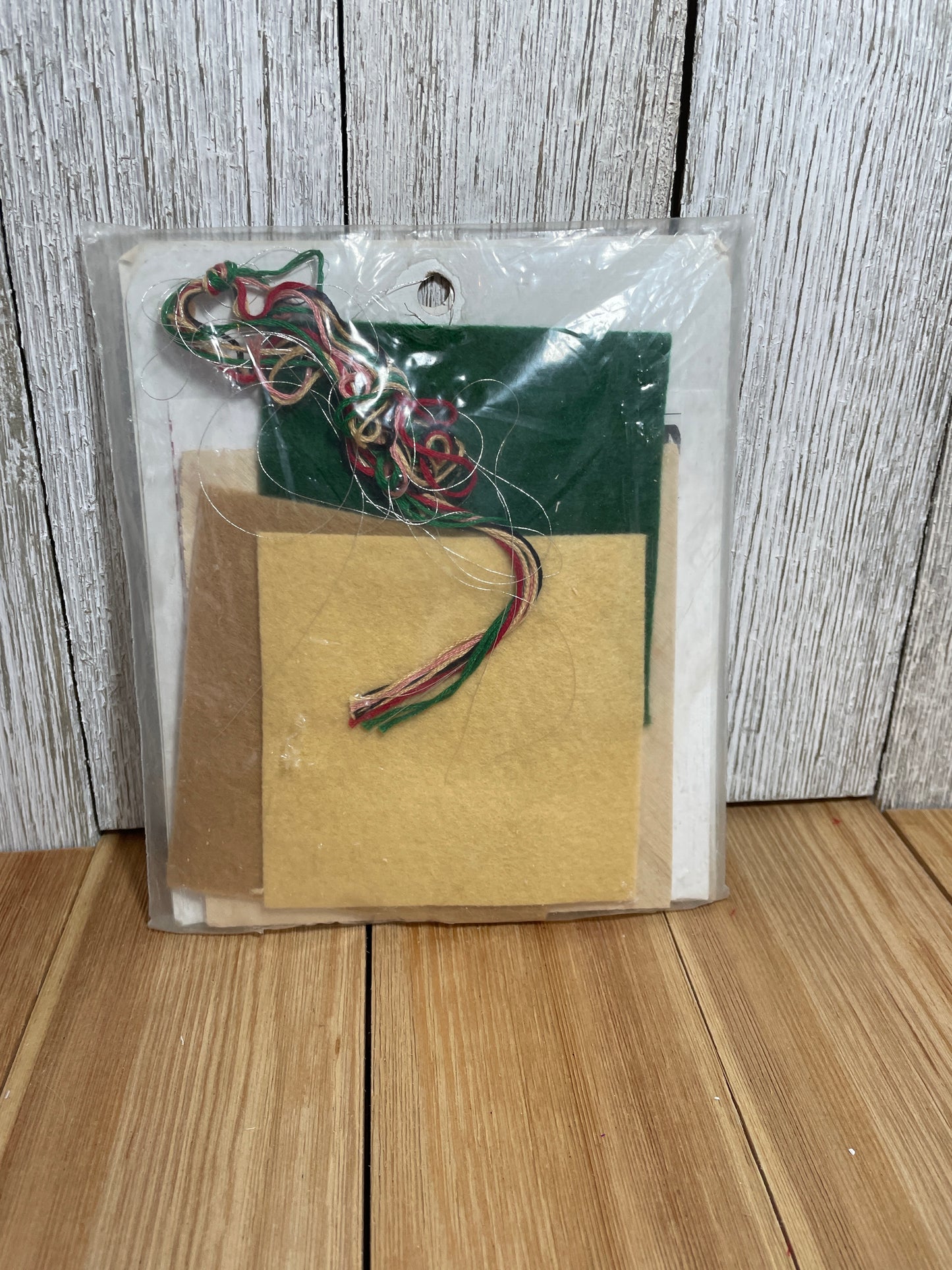 Sunset Candy Cane Teddy Frame Felt Applique Kit 18066 Christmas