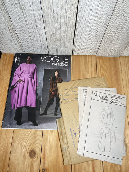 Vogue R10865 Bat Wings Cape with Belt Mid Knee Size 4-14 Pattern UNCUT FF