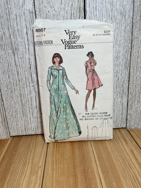 Vogue 8607 Zippered Robe Pattern Size 14 Uncut FF