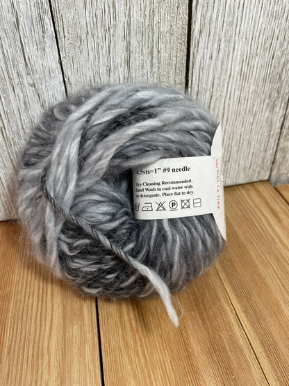 Trendsetter Yarns Illusion Color 855 Wool Acrylic Blend FULL SKEIN