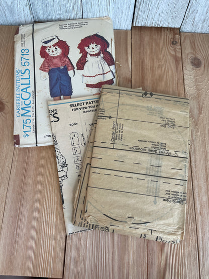 McCalls 5713 Raggedy Ann and Andy Stuffed Dolls Classic with Yarn Hair and Clothes UNCUT FF