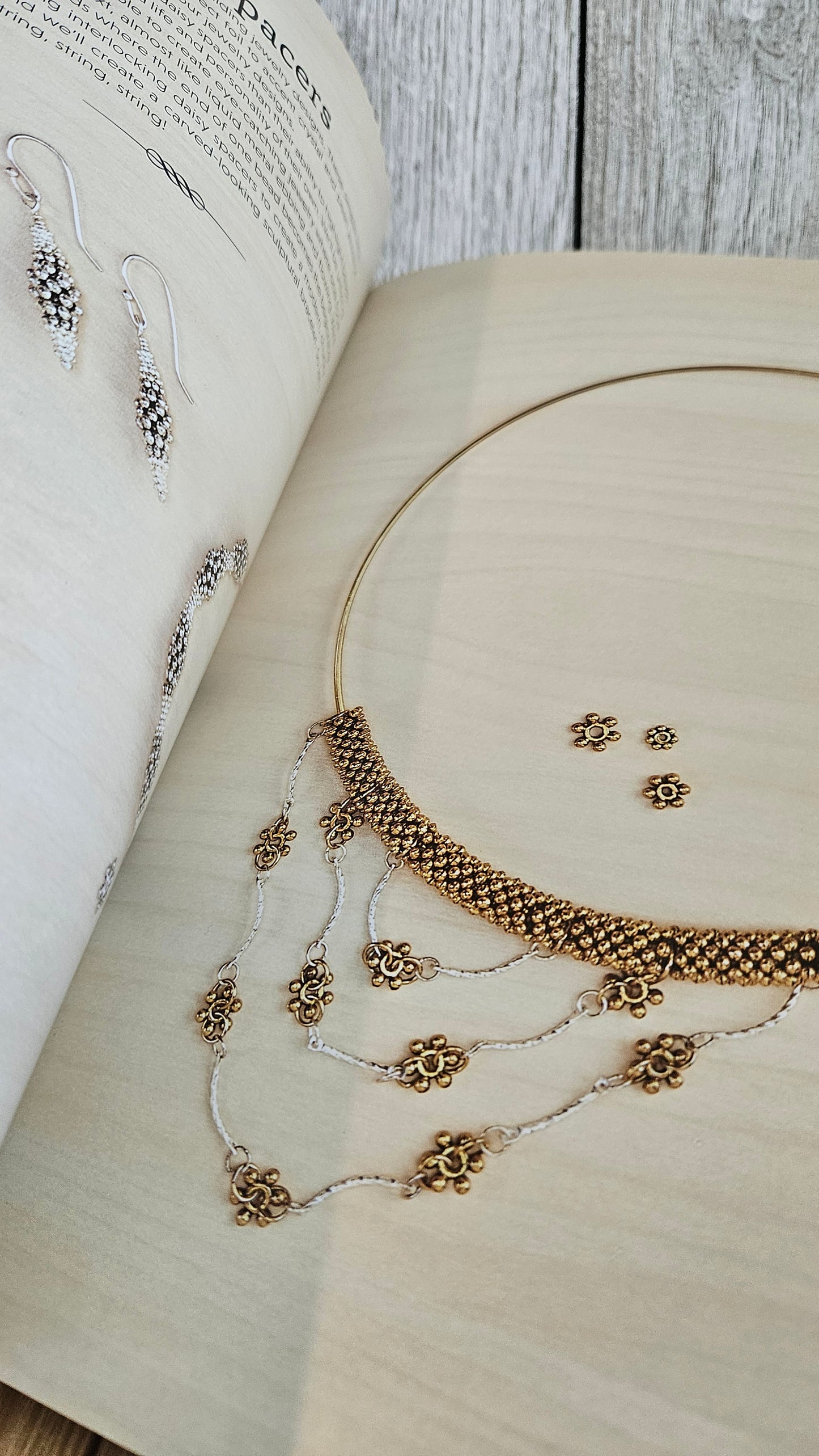 Fabulous Jewelry from Findings Chic Designs Using Spacers, Caps, Clasps, and More Book by Myléne Hillam 2015