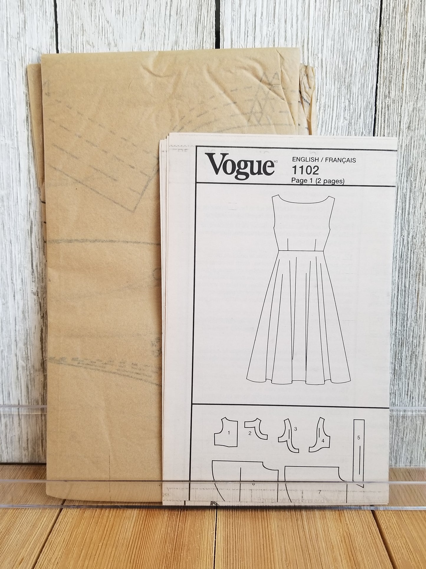 Vogue V1102 Andrea Katz Objects Womens Summer Dress Flared Skirt OOP Vogue Sewing Pattern Uncut FF