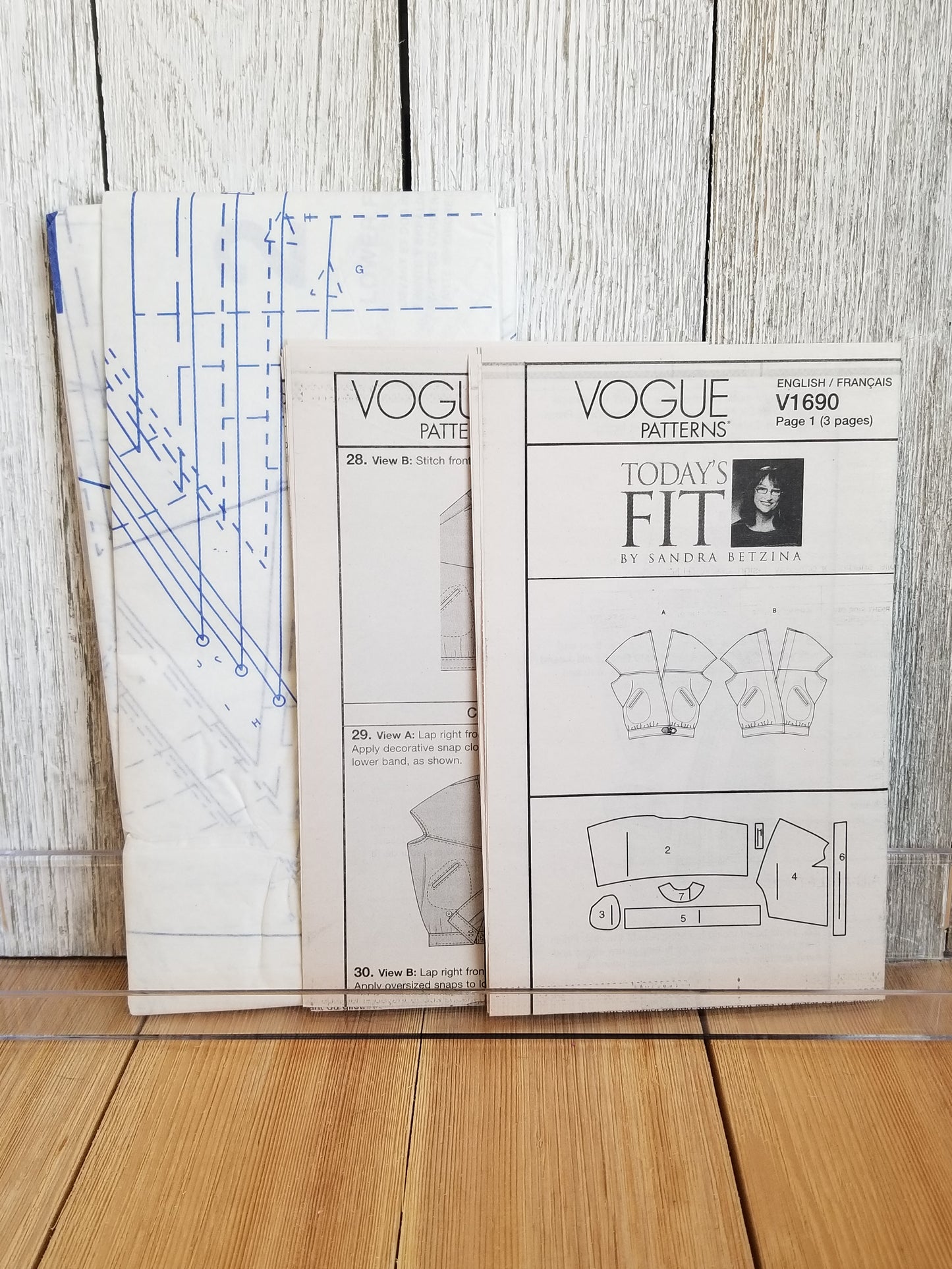 Vogue V1690 Sandra Betzina Misses Vest loose fitting vest with front pockets Sewing Pattern Uncut FF