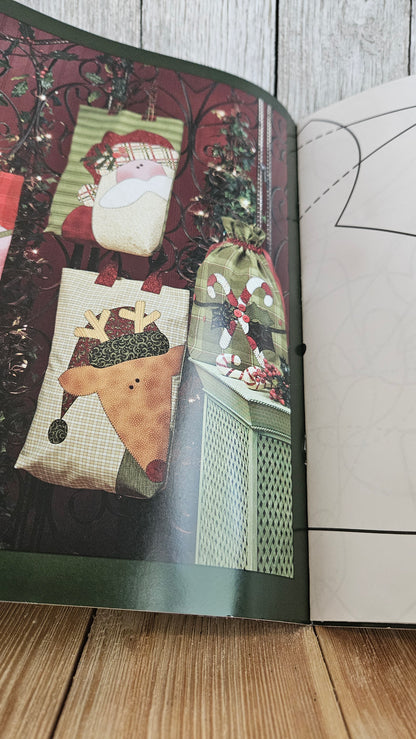Santa's Coming Art to Heart #528B Christmas Sewing Patterns by Nacy Halvorsen UNCUT