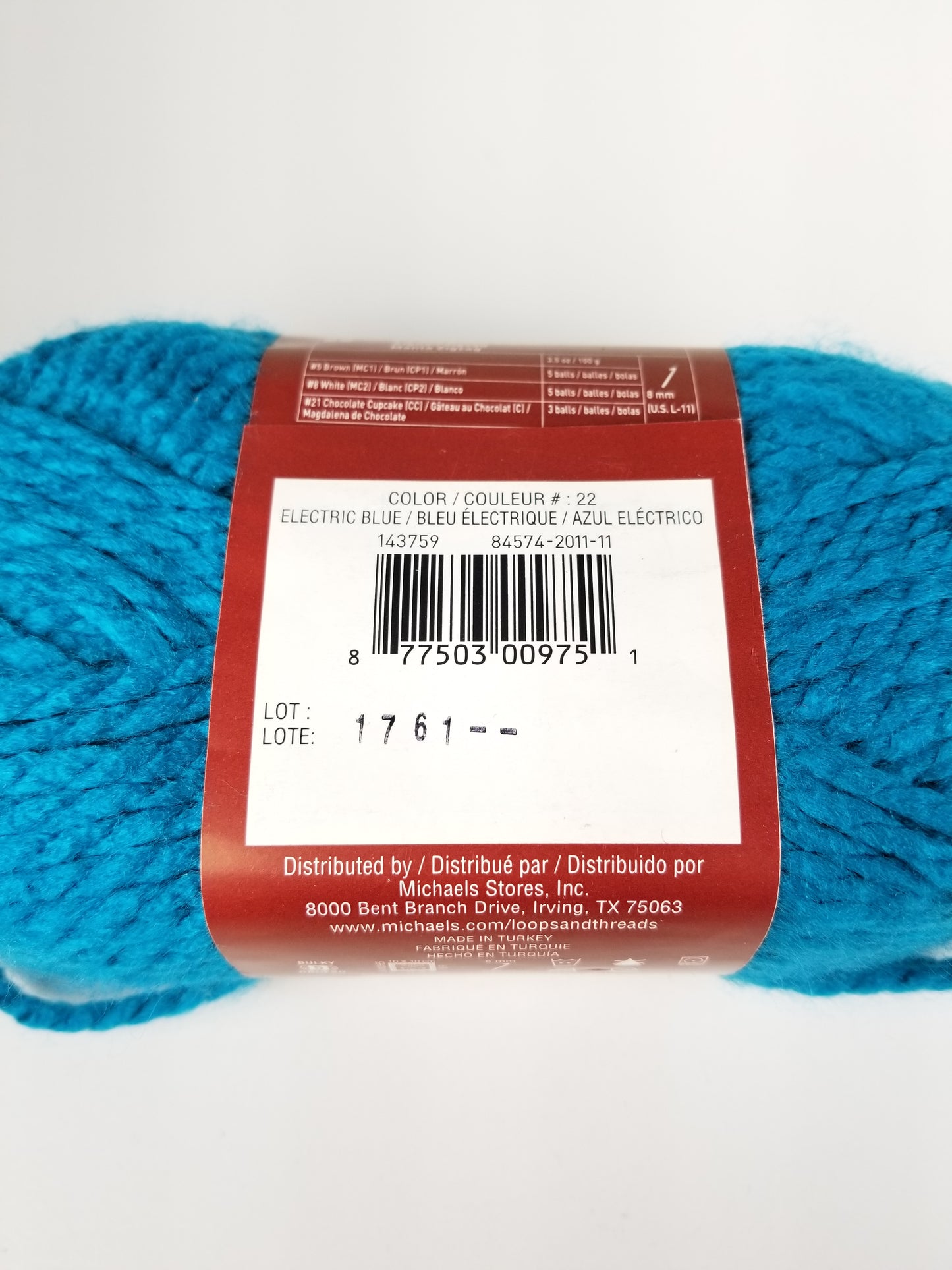 Loops and thread Charisma bulky yarn Electric Blue lot 1761 1 skein